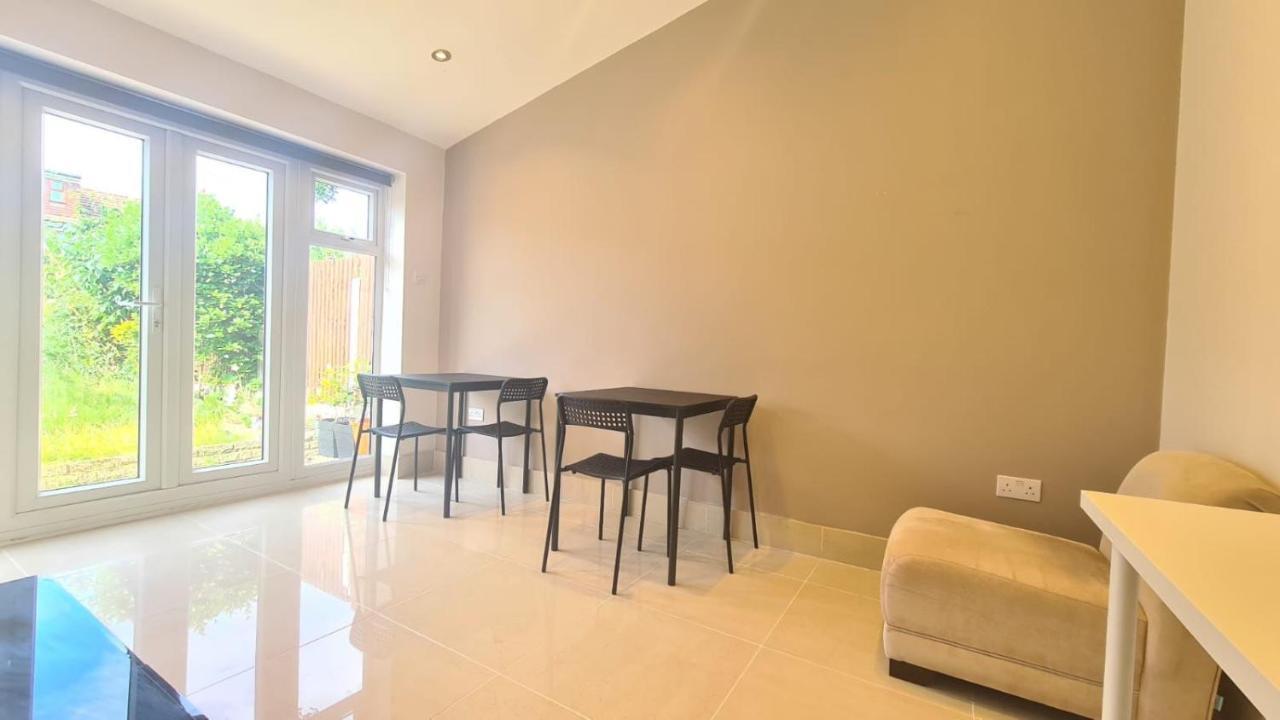 Cosy Room In East Ham Londres Exterior foto